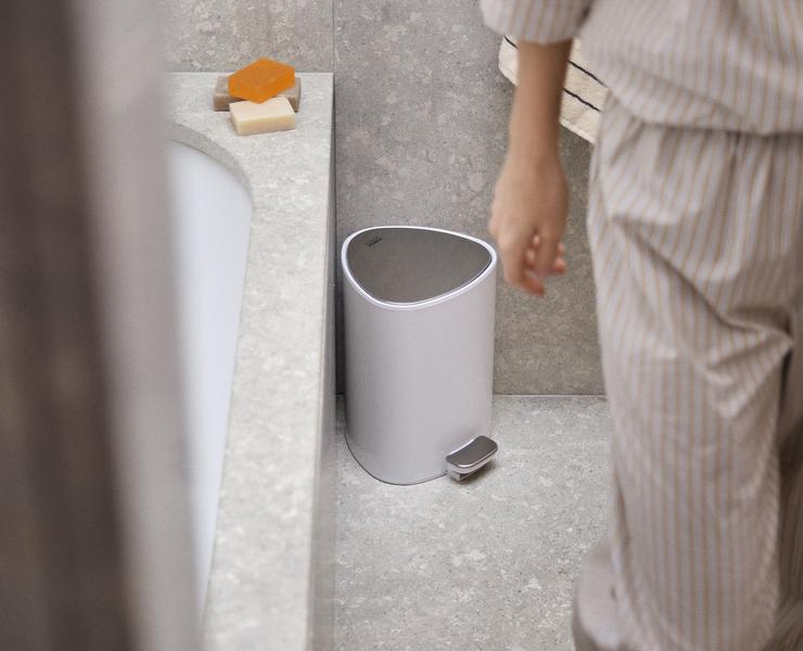 Joseph Joseph EasyStore 5L Bathroom Bin - Gloss White