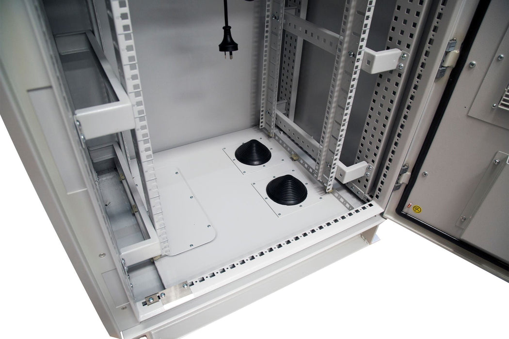 27RU Outdoor FreeStanding Cabinet. (800 x 800 x 27U) IP45 Rated