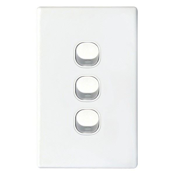 TRADESAVE 16A 2-Way Vertical 3 Gang Switch. Moulded in Flame Resistant Polycarbo